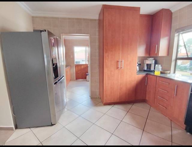 6 BEDROOM HOUSE FOR SALE IN MONTANA PARK